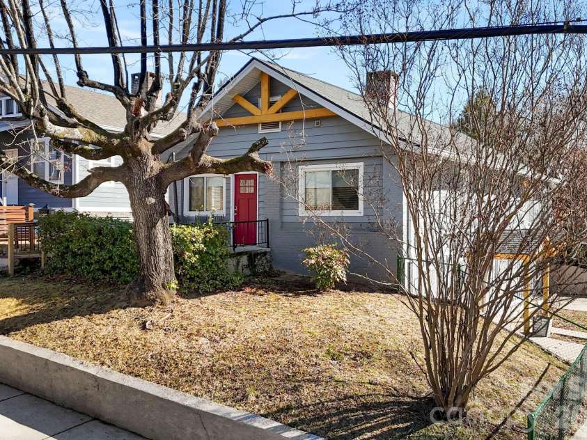 26 Hanover Street, Asheville, NC 28806.  MLS# CAR4241021, YatesRealty ID 2882. 