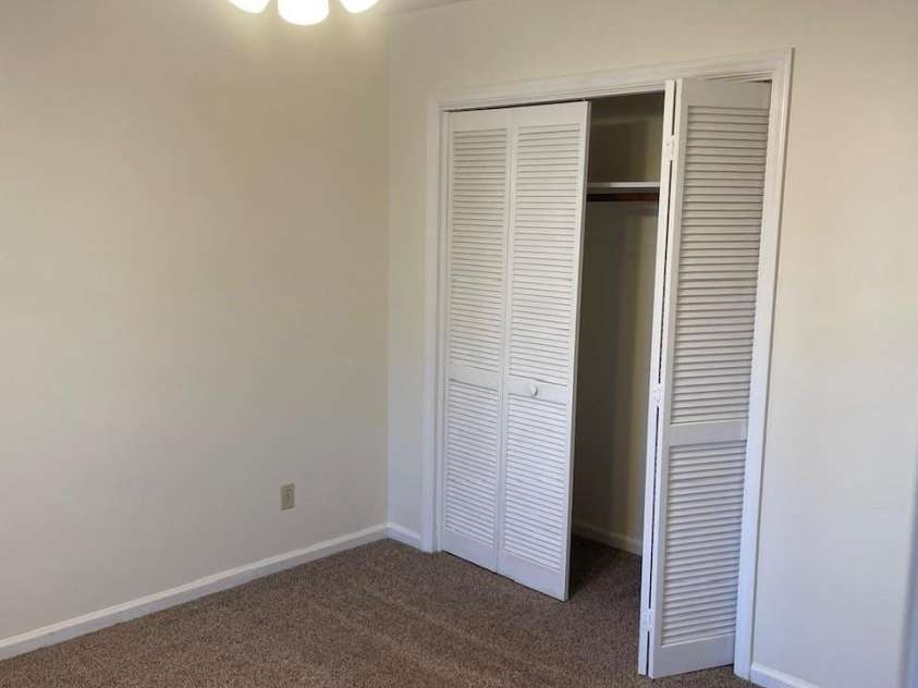 814 Selwyn Oaks Court, Charlotte, NC 28209.  MLS# CAR4390608, YatesRealty ID 28820. 