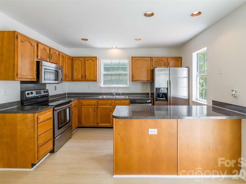 5840 Prescott Court, Charlotte, NC 28269.  MLS# CAR4385304, YatesRealty ID 28821. 