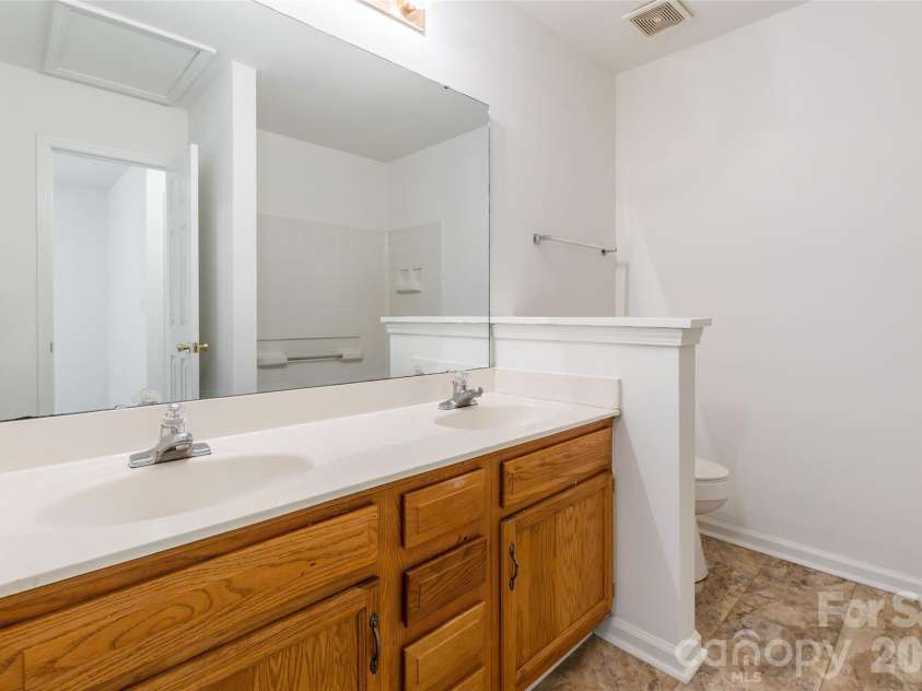 5840 Prescott Court, Charlotte, NC 28269.  MLS# CAR4385304, YatesRealty ID 28821. 