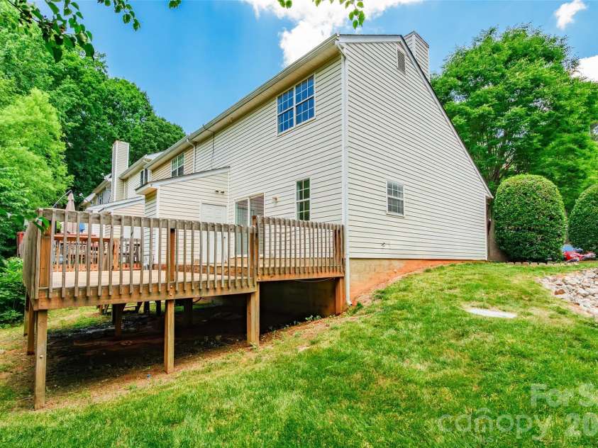 5840 Prescott Court, Charlotte, NC 28269.  MLS# CAR4385304, YatesRealty ID 28821. 