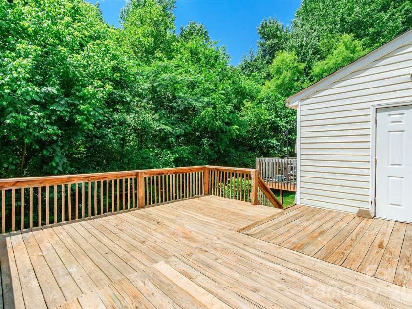 5840 Prescott Court, Charlotte, NC 28269.  MLS# CAR4385304, YatesRealty ID 28821. 
