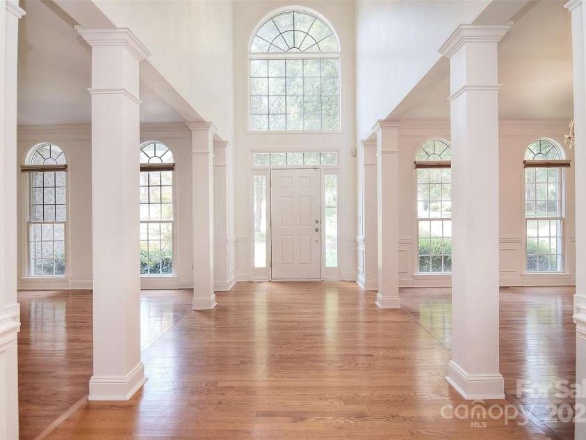 7006 Olde Sycamore Drive, Mint Hill, NC 28227.  MLS# CAR4279307, YatesRealty ID 28821. Two story foyer