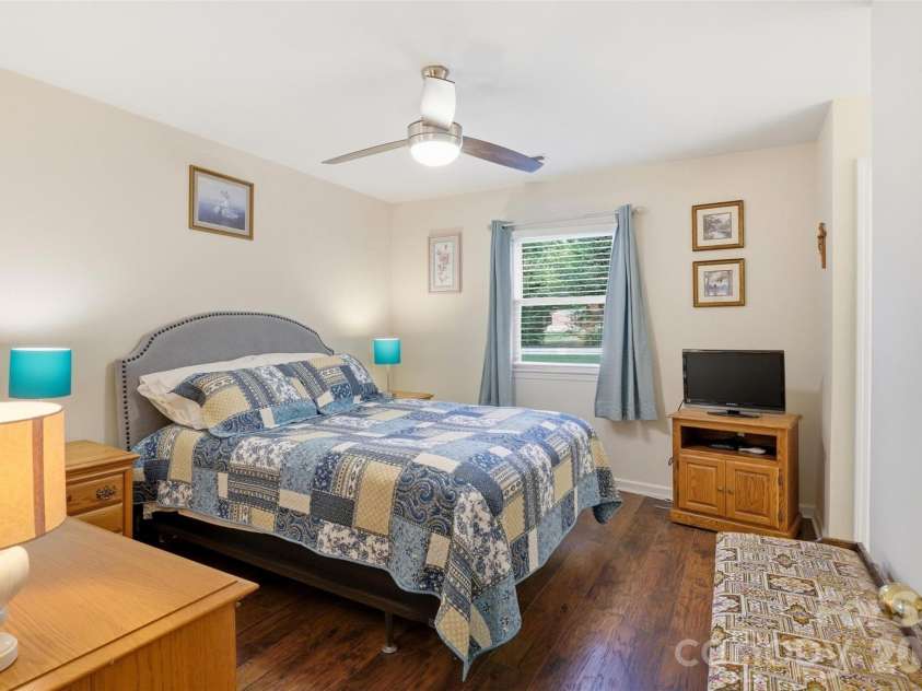 6027 Crape Myrtle Lane, Charlotte, NC 28216.  MLS# CAR4385152, YatesRealty ID 28823. 