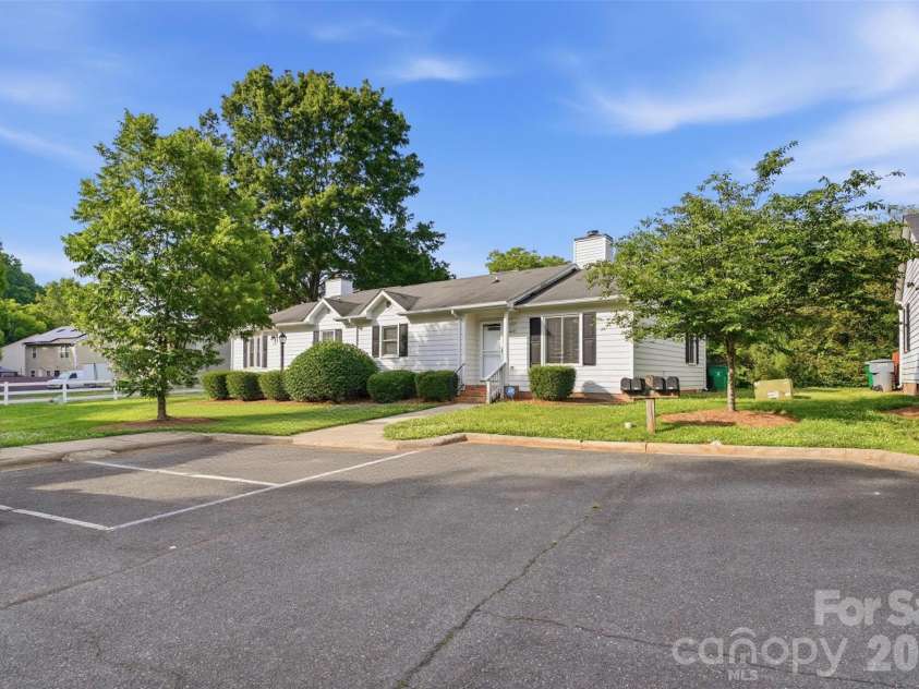 6027 Crape Myrtle Lane, Charlotte, NC 28216.  MLS# CAR4385152, YatesRealty ID 28823. 