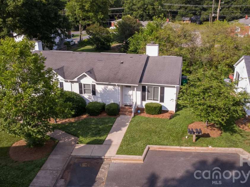 6027 Crape Myrtle Lane, Charlotte, NC 28216.  MLS# CAR4385152, YatesRealty ID 28823. 