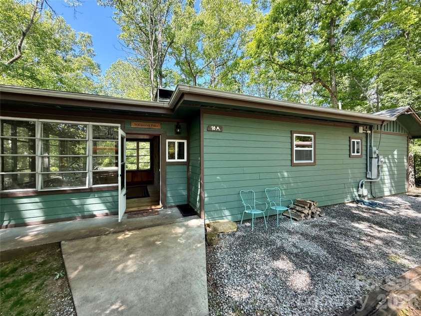 10 Lakemont Cottage Trail, Flat Rock, NC 28731.  MLS# CAR4386304, YatesRealty ID 28825. 