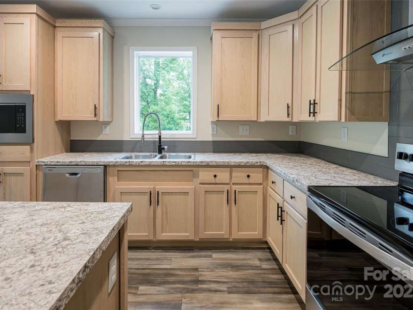 321 Flat Creek Road, Black Mountain, NC 28711.  MLS# CAR4284477, YatesRealty ID 28825. 