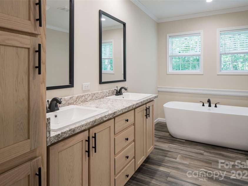 321 Flat Creek Road, Black Mountain, NC 28711.  MLS# CAR4284477, YatesRealty ID 28825. 