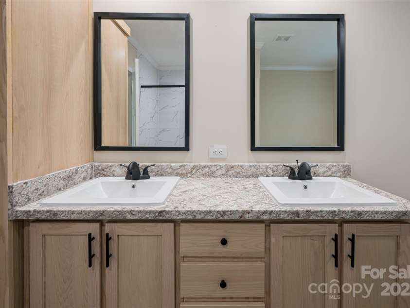 321 Flat Creek Road, Black Mountain, NC 28711.  MLS# CAR4284477, YatesRealty ID 28825. 