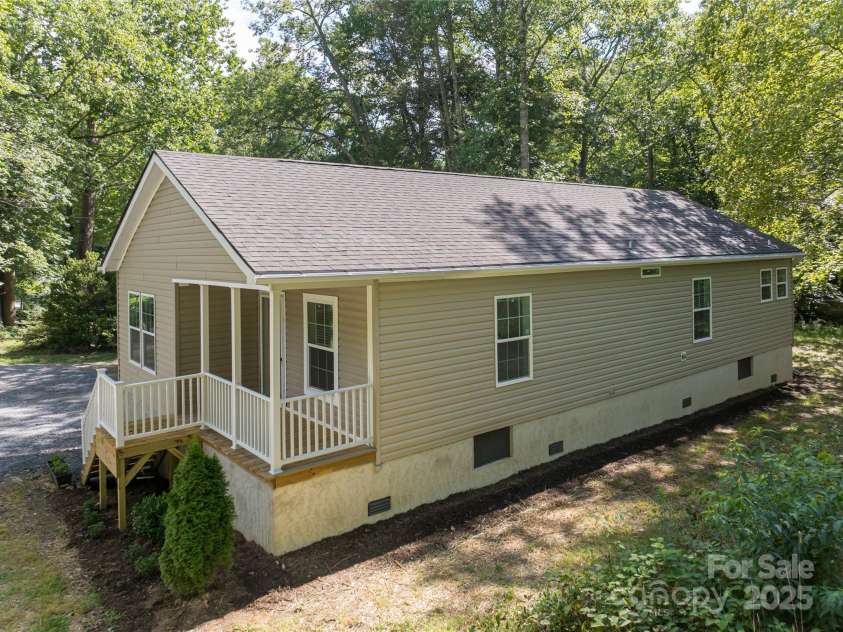 321 Flat Creek Road, Black Mountain, NC 28711.  MLS# CAR4284477, YatesRealty ID 28825. 