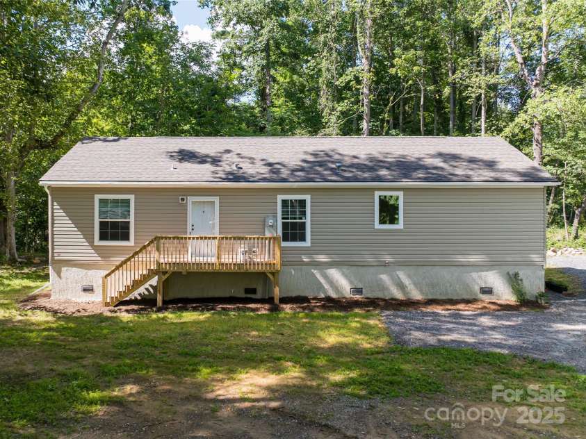 321 Flat Creek Road, Black Mountain, NC 28711.  MLS# CAR4284477, YatesRealty ID 28825. 