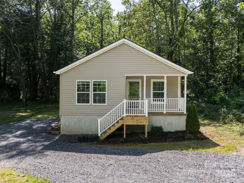 321 Flat Creek Road, Black Mountain, NC 28711.  MLS# CAR4284477, YatesRealty ID 28825. 