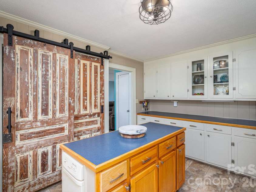 403 Old Post Road, Cherryville, NC 28021.  MLS# CAR4383564, YatesRealty ID 28826. 