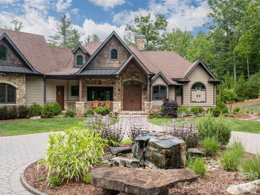 151 Bridgewater Drive, Fletcher, NC 28732.  MLS# CAR4386209, YatesRealty ID 28827. 