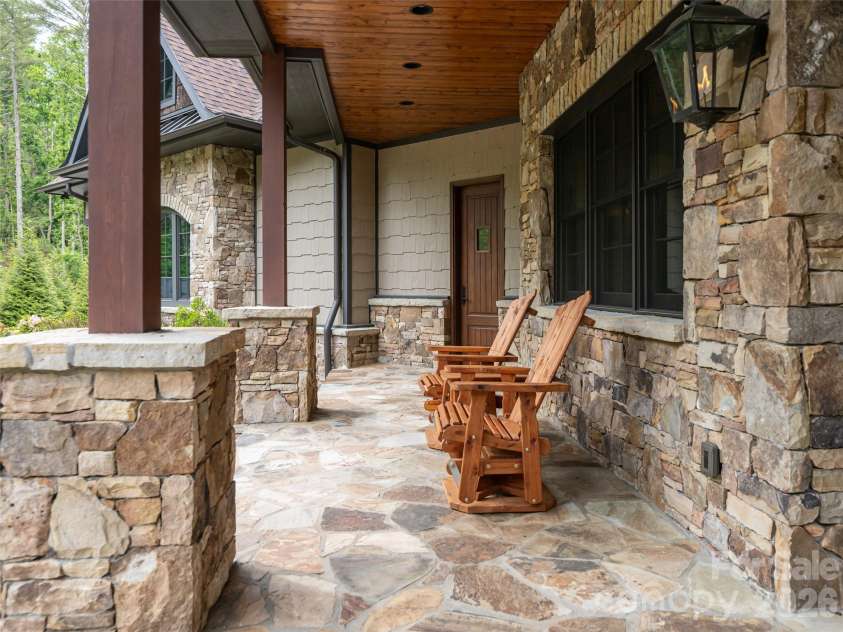 151 Bridgewater Drive, Fletcher, NC 28732.  MLS# CAR4386209, YatesRealty ID 28827. 