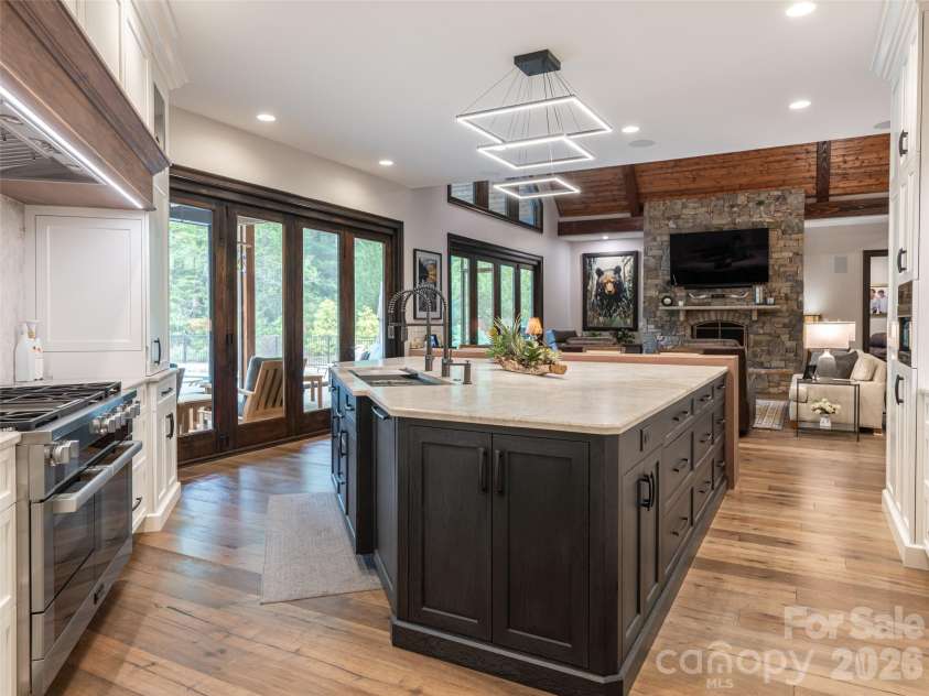 151 Bridgewater Drive, Fletcher, NC 28732.  MLS# CAR4386209, YatesRealty ID 28827. 