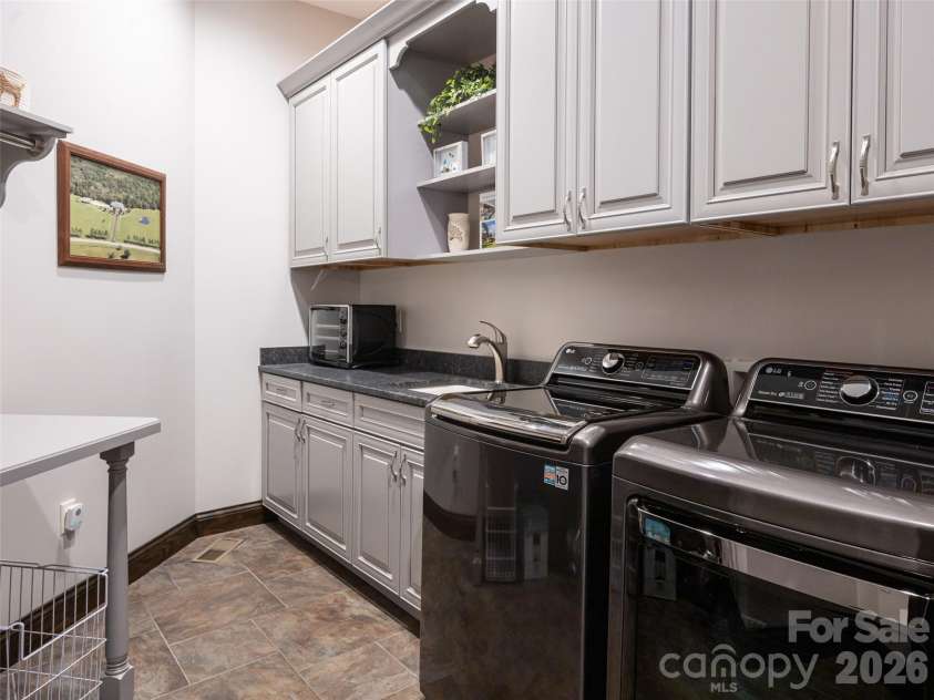 151 Bridgewater Drive, Fletcher, NC 28732.  MLS# CAR4386209, YatesRealty ID 28827. 