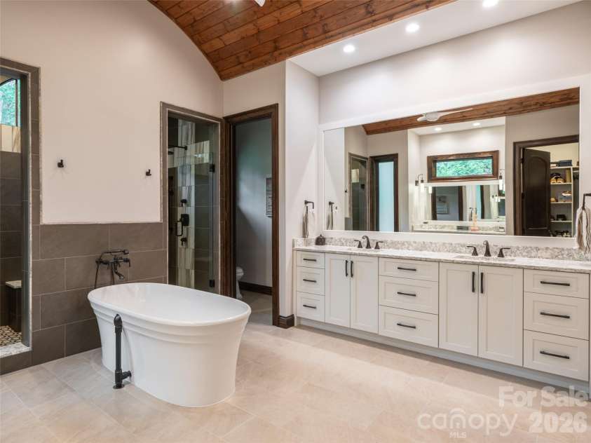151 Bridgewater Drive, Fletcher, NC 28732.  MLS# CAR4386209, YatesRealty ID 28827. 