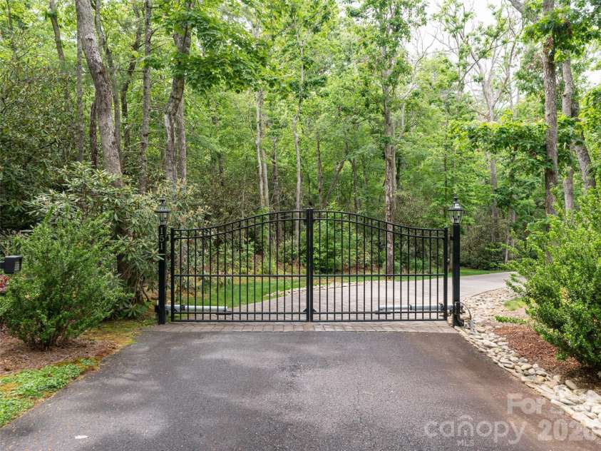 151 Bridgewater Drive, Fletcher, NC 28732.  MLS# CAR4386209, YatesRealty ID 28827. 