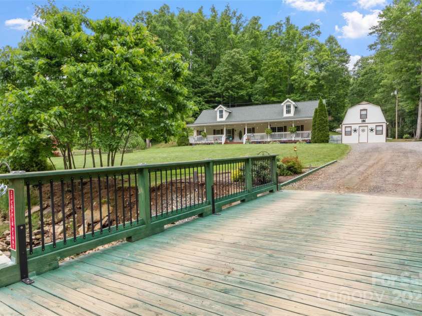 33 Copper Penny Lane, Burnsville, NC 28714.  MLS# CAR4263639, YatesRealty ID 28827. 