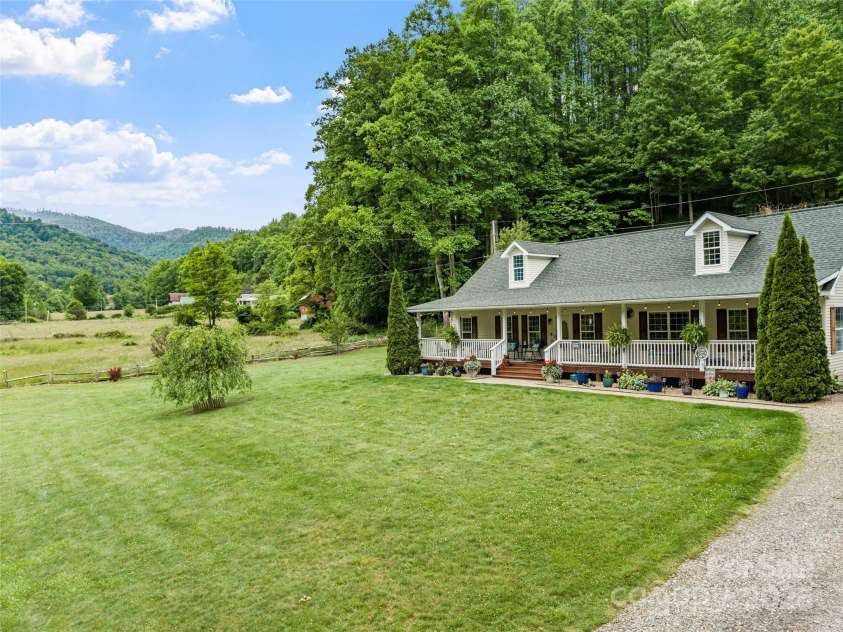 33 Copper Penny Lane, Burnsville, NC 28714.  MLS# CAR4263639, YatesRealty ID 28827. 