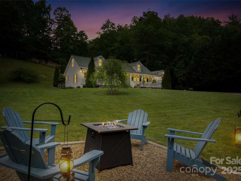 33 Copper Penny Lane, Burnsville, NC 28714.  MLS# CAR4263639, YatesRealty ID 28827. 