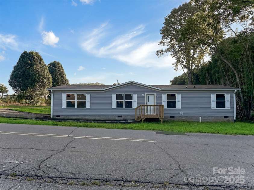 12 Addie Lane, Waynesville, NC 28786.  MLS# CAR4285982, YatesRealty ID 28828. 