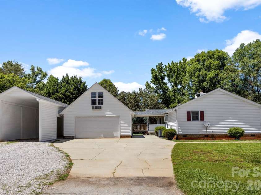 4413 Gentry Lane, York, SC 29745.  MLS# CAR4388254, YatesRealty ID 28828. 