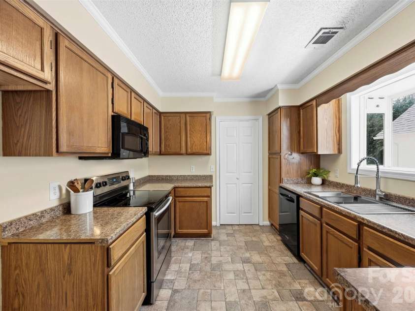 4413 Gentry Lane, York, SC 29745.  MLS# CAR4388254, YatesRealty ID 28828. Kitchen