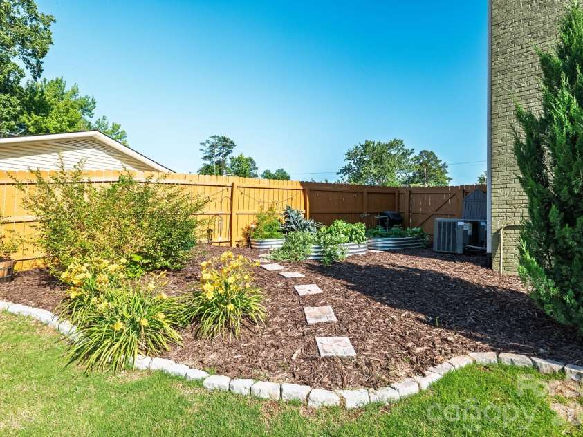 8005 Island View Court, Denver, NC 28037.  MLS# CAR4388825, YatesRealty ID 28829. 