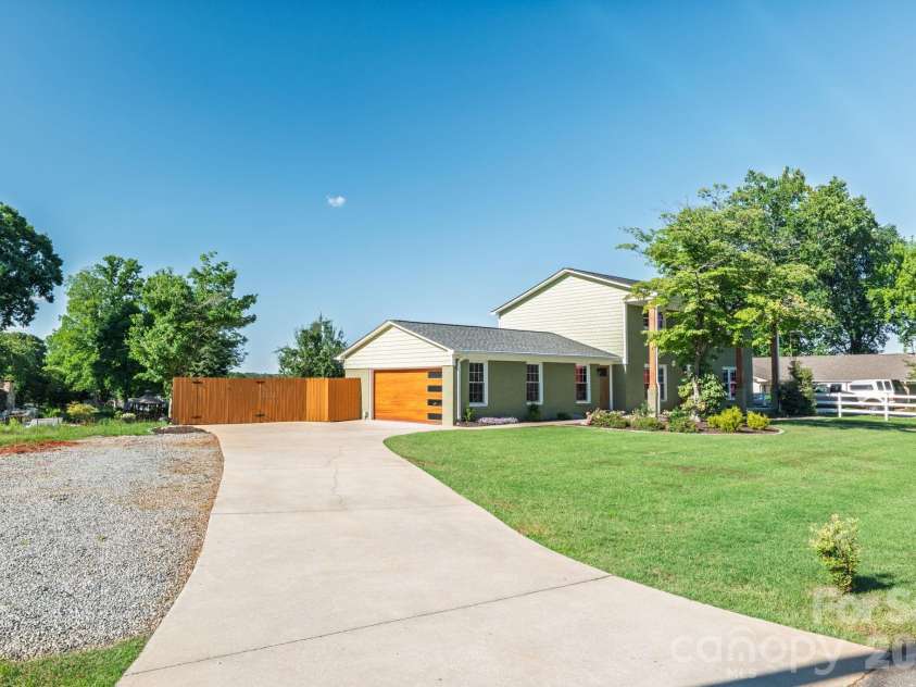 8005 Island View Court, Denver, NC 28037.  MLS# CAR4388825, YatesRealty ID 28829. 