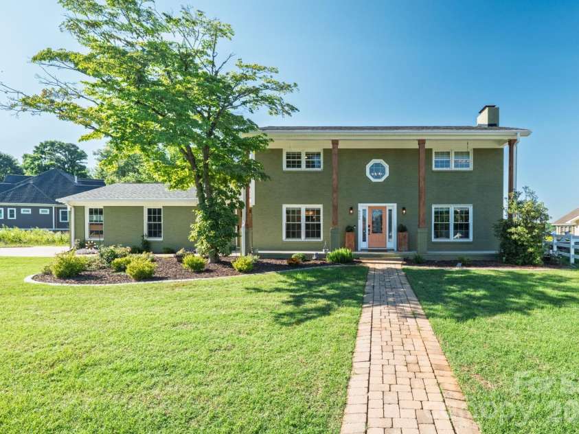 8005 Island View Court, Denver, NC 28037.  MLS# CAR4388825, YatesRealty ID 28829. 