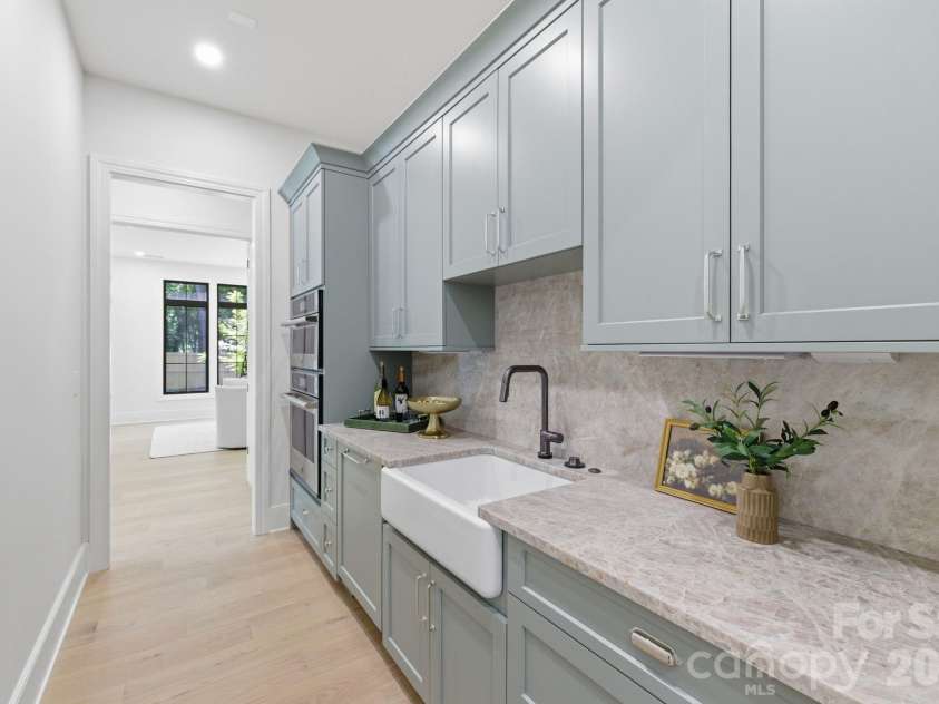 3028 Eastham Lane, Charlotte, NC 28209.  MLS# CAR4383792, YatesRealty ID 28830. 