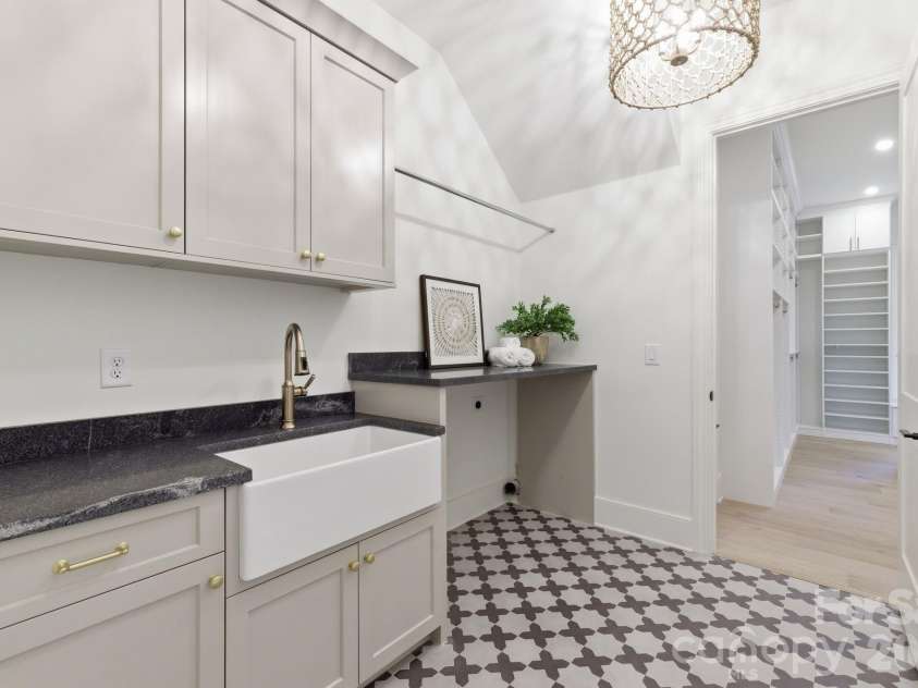3028 Eastham Lane, Charlotte, NC 28209.  MLS# CAR4383792, YatesRealty ID 28830. 