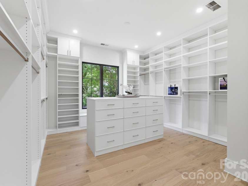 3028 Eastham Lane, Charlotte, NC 28209.  MLS# CAR4383792, YatesRealty ID 28830. 