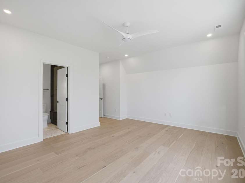 3028 Eastham Lane, Charlotte, NC 28209.  MLS# CAR4383792, YatesRealty ID 28830. 