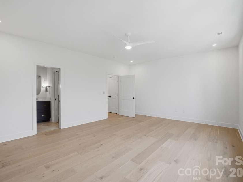 3028 Eastham Lane, Charlotte, NC 28209.  MLS# CAR4383792, YatesRealty ID 28830. 