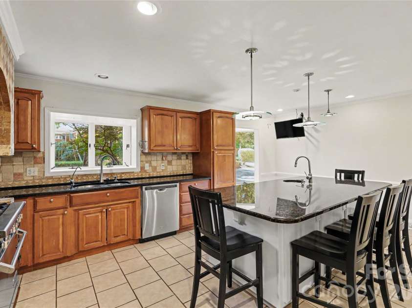 930 Scotch Drive, Gastonia, NC 28054.  MLS# CAR4385001, YatesRealty ID 28831. Custom kitchen with 2 bay windows