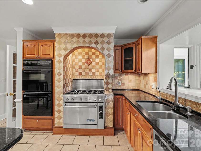 930 Scotch Drive, Gastonia, NC 28054.  MLS# CAR4385001, YatesRealty ID 28831. Kitchen featuring custom tilework