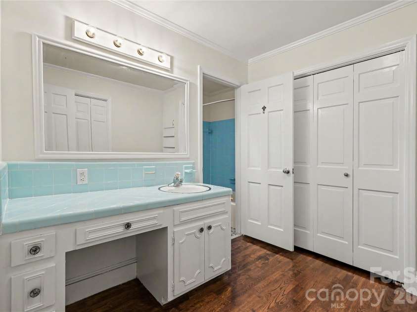 930 Scotch Drive, Gastonia, NC 28054.  MLS# CAR4385001, YatesRealty ID 28831. Spacious primary bath with dressing area and built ins
