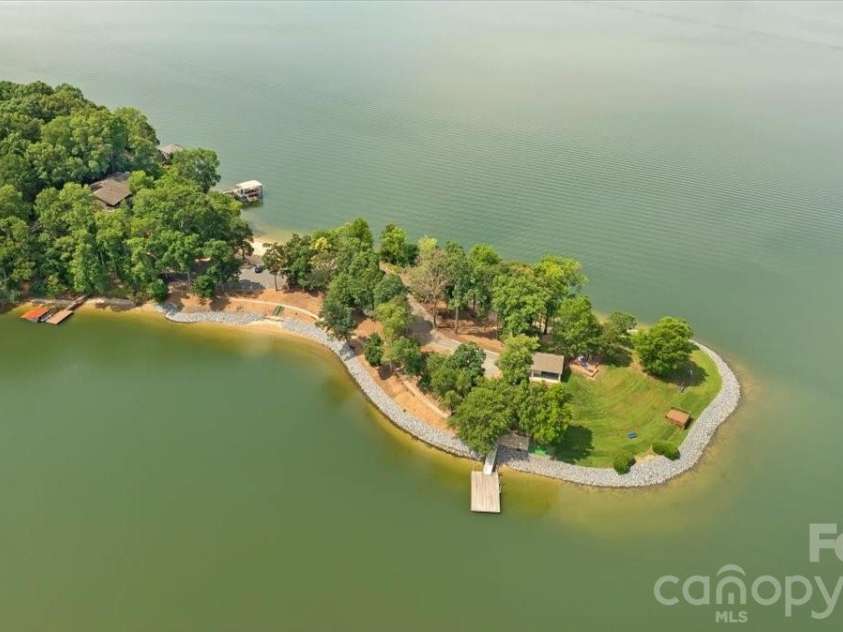 235 Shoreline Parkway, Tega Cay, SC 29708.  MLS# CAR4385606, YatesRealty ID 28836. 