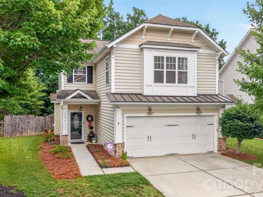 9834 Dominion Crest Drive, Charlotte, NC 28269.  MLS# CAR4388373, YatesRealty ID 28837. 