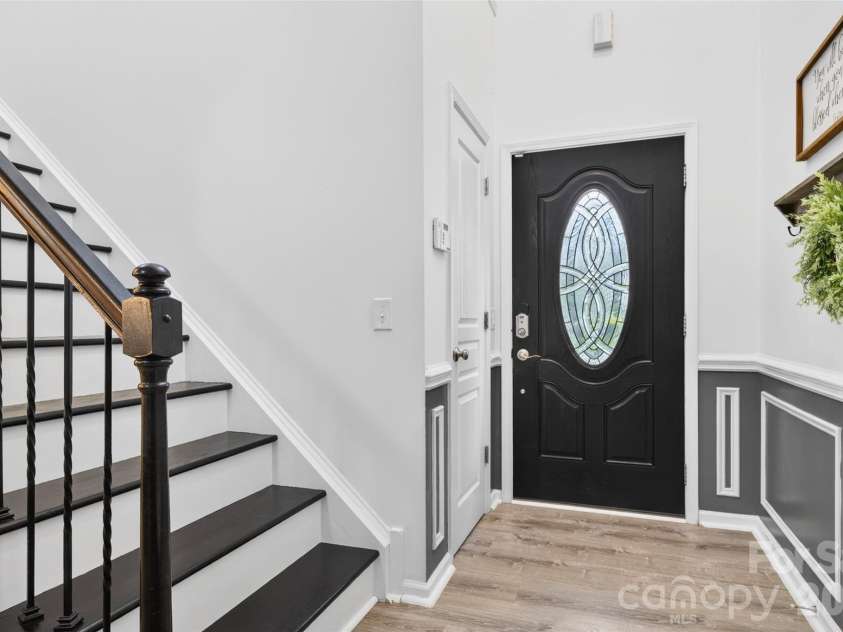 9834 Dominion Crest Drive, Charlotte, NC 28269.  MLS# CAR4388373, YatesRealty ID 28837. 