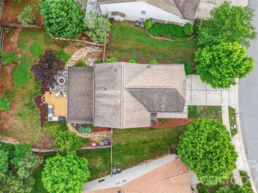 9834 Dominion Crest Drive, Charlotte, NC 28269.  MLS# CAR4388373, YatesRealty ID 28837. 