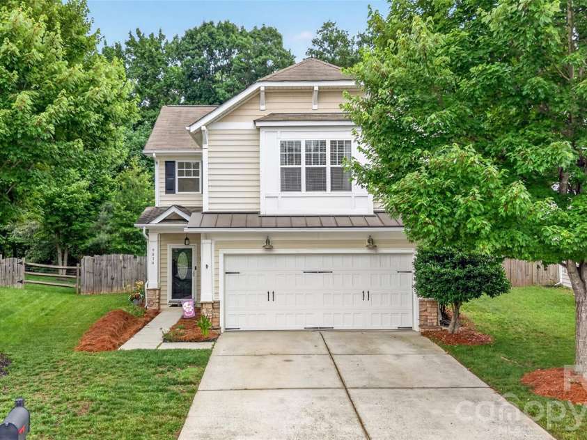 9834 Dominion Crest Drive, Charlotte, NC 28269.  MLS# CAR4388373, YatesRealty ID 28837. 