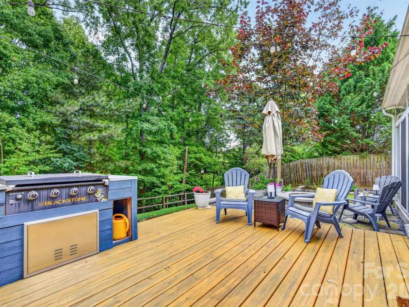 9834 Dominion Crest Drive, Charlotte, NC 28269.  MLS# CAR4388373, YatesRealty ID 28837. 