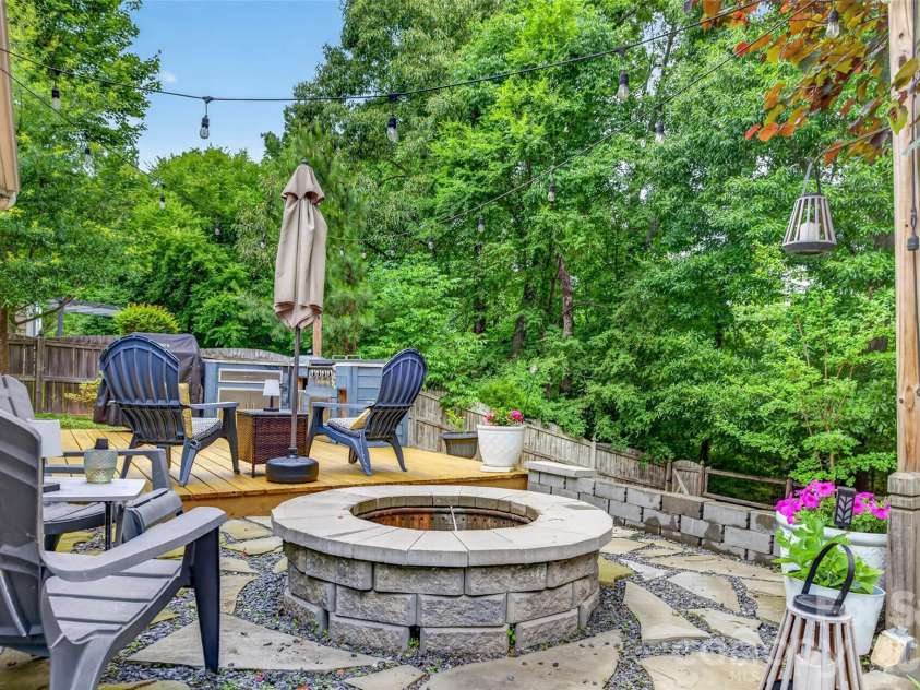 9834 Dominion Crest Drive, Charlotte, NC 28269.  MLS# CAR4388373, YatesRealty ID 28837. 