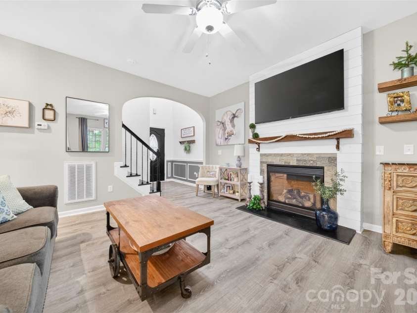 9834 Dominion Crest Drive, Charlotte, NC 28269.  MLS# CAR4388373, YatesRealty ID 28837. 