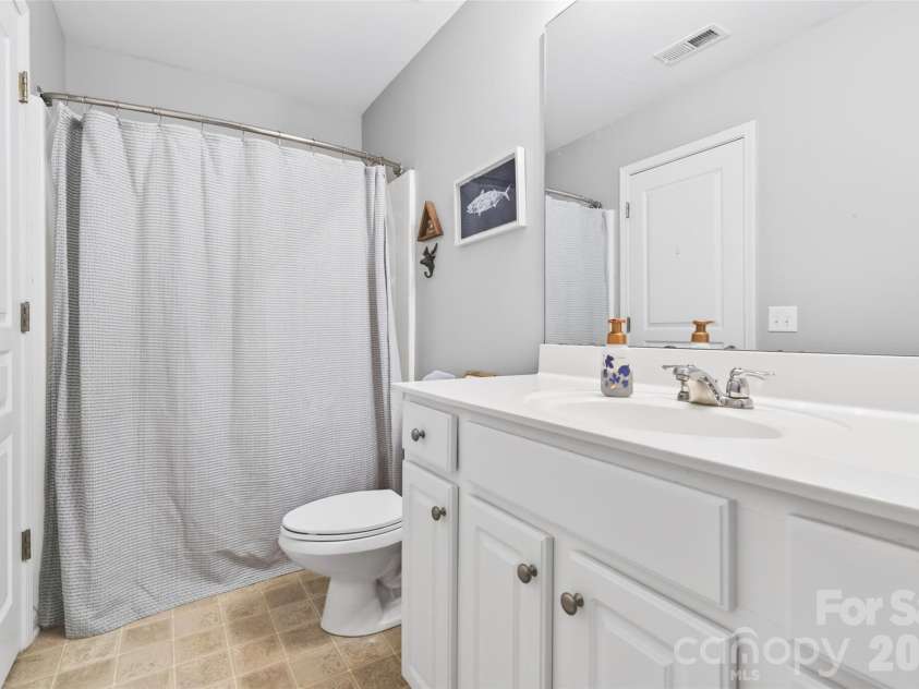 9834 Dominion Crest Drive, Charlotte, NC 28269.  MLS# CAR4388373, YatesRealty ID 28837. 